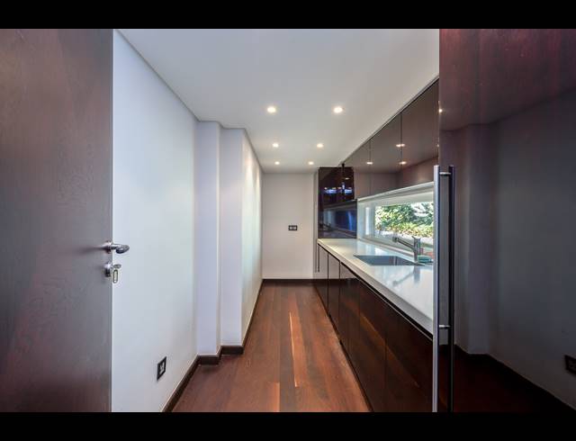 5 BEDROOM FREEHOLD FOR SALE IN CONSTANTIA